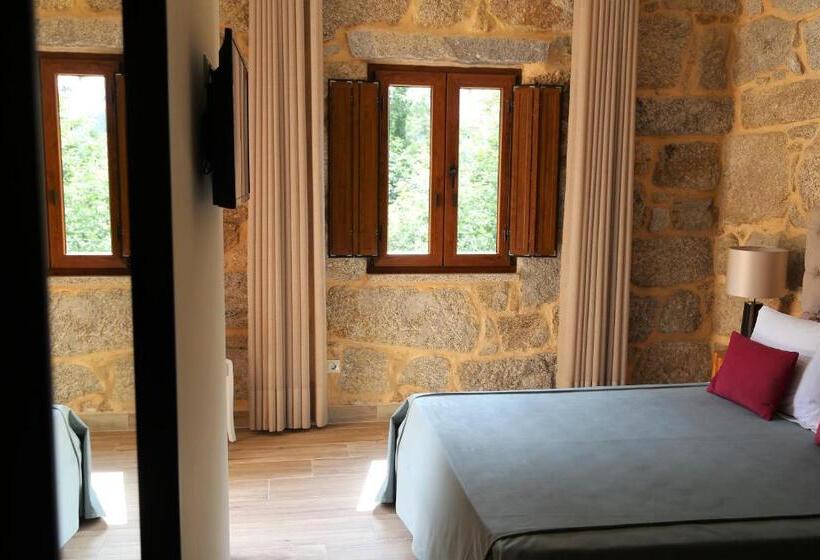 ペンション Encosta Dos Túneis   Turismo E Lazer