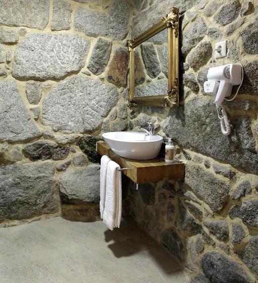 ペンション Encosta Dos Túneis   Turismo E Lazer