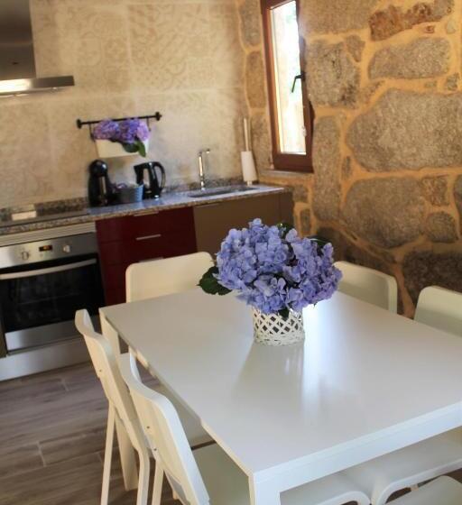 ペンション Encosta Dos Túneis   Turismo E Lazer