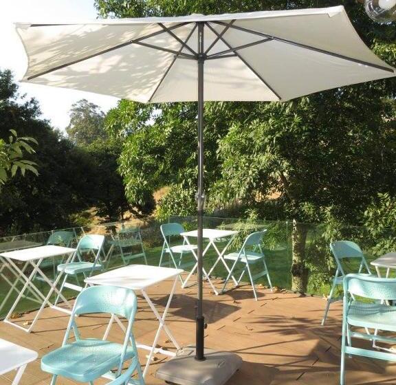 ペンション Encosta Dos Túneis   Turismo E Lazer