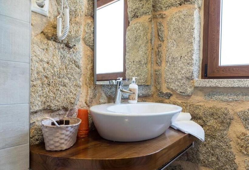 ペンション Encosta Dos Túneis   Turismo E Lazer