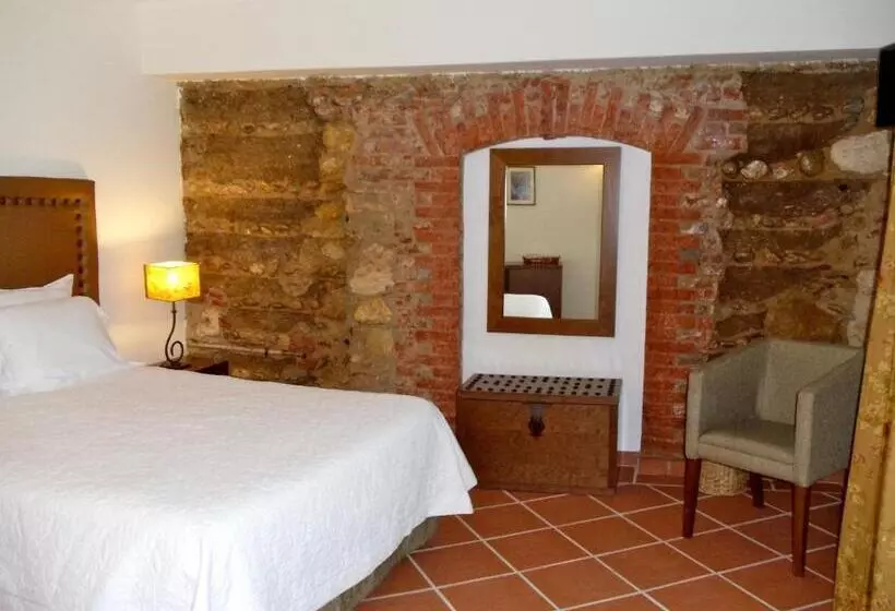 Retkeilymaja Casa Do Largo   Golegã   Turismo De Habitação