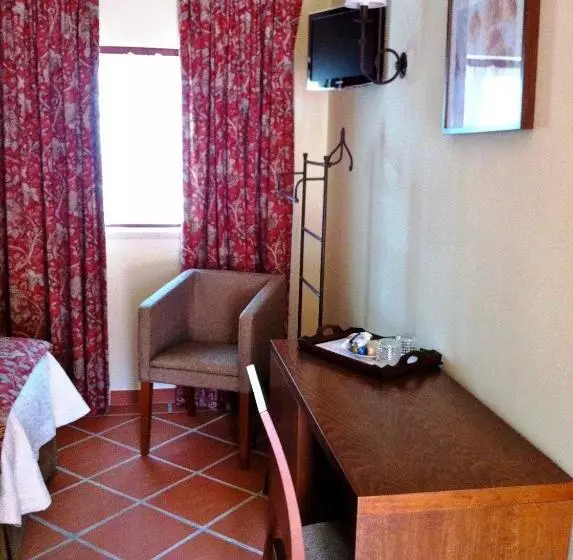 Retkeilymaja Casa Do Largo   Golegã   Turismo De Habitação