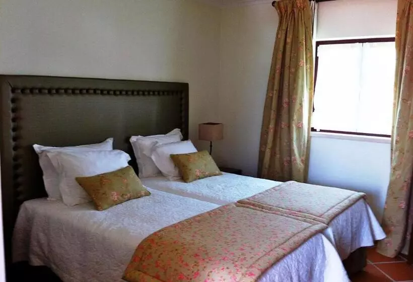 Retkeilymaja Casa Do Largo   Golegã   Turismo De Habitação