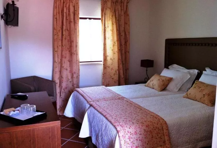 Retkeilymaja Casa Do Largo   Golegã   Turismo De Habitação