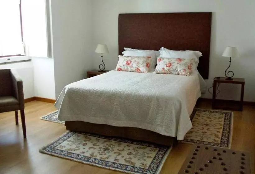 Retkeilymaja Casa Do Largo   Golegã   Turismo De Habitação