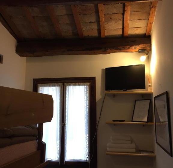 Pension (Hôtel basse catégorie) Hesperia Room