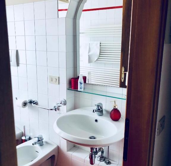 Pension (Hôtel basse catégorie) Hesperia Room