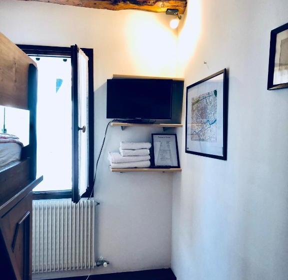 Pension (Hôtel basse catégorie) Hesperia Room