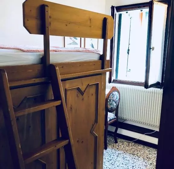 پانسیون Hesperia Room