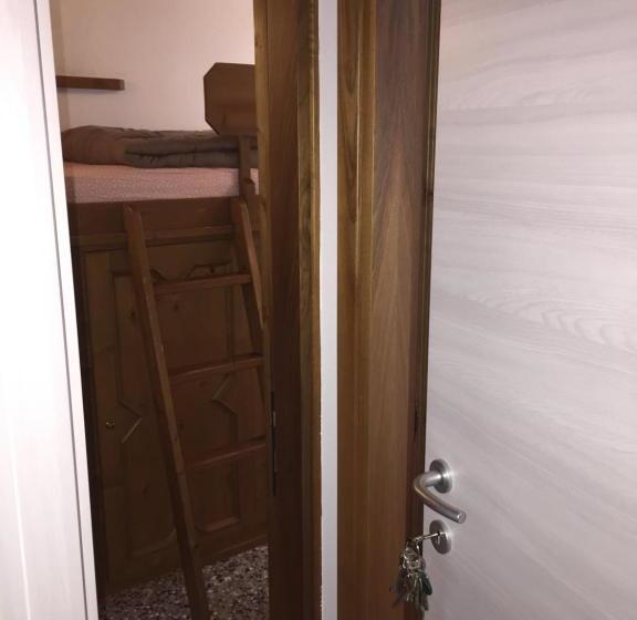 Pension (Hôtel basse catégorie) Hesperia Room