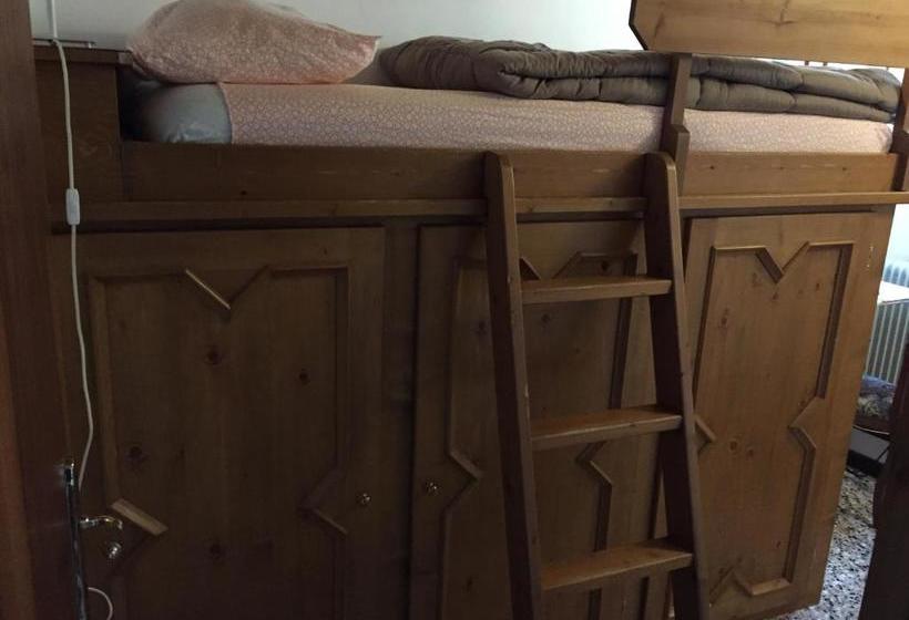 Pension (Hôtel basse catégorie) Hesperia Room