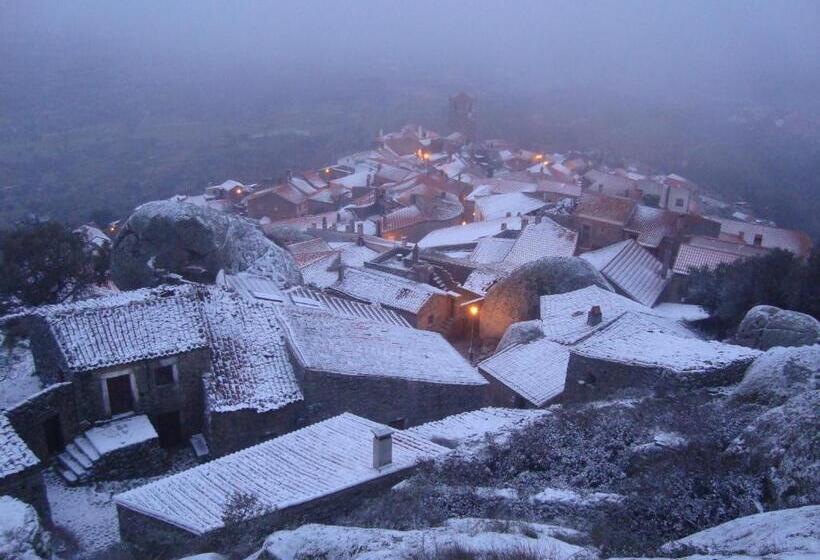 پانسیون Taverna Lusitana