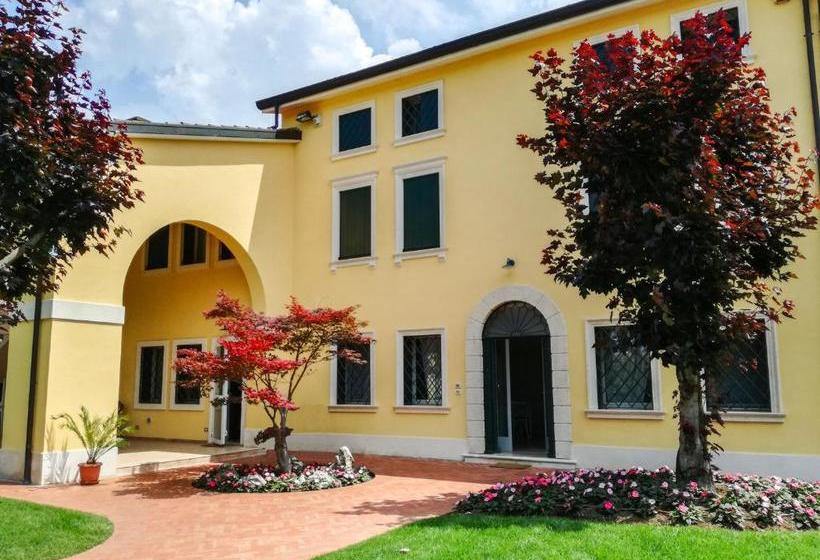 بنسيون Villa Montenero