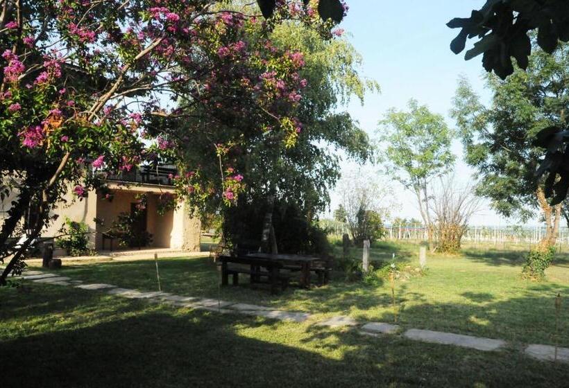 Отель Agriturismo Magnarosa