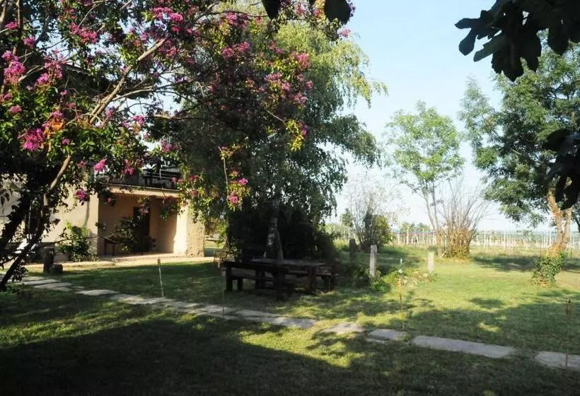 Hotelli Agriturismo Magnarosa