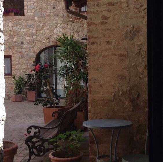 פנסיון Private Room In Small Medieval Borgo