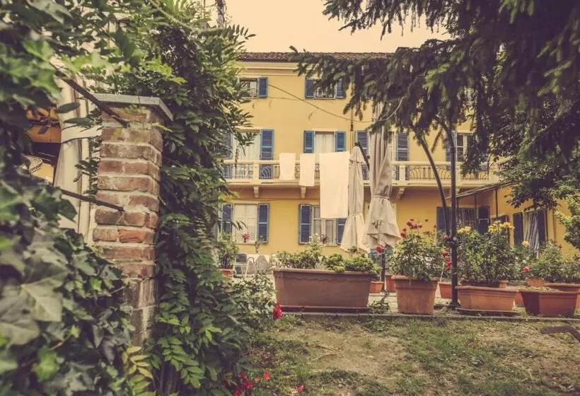 هتل Agriturismo I Surì Asti