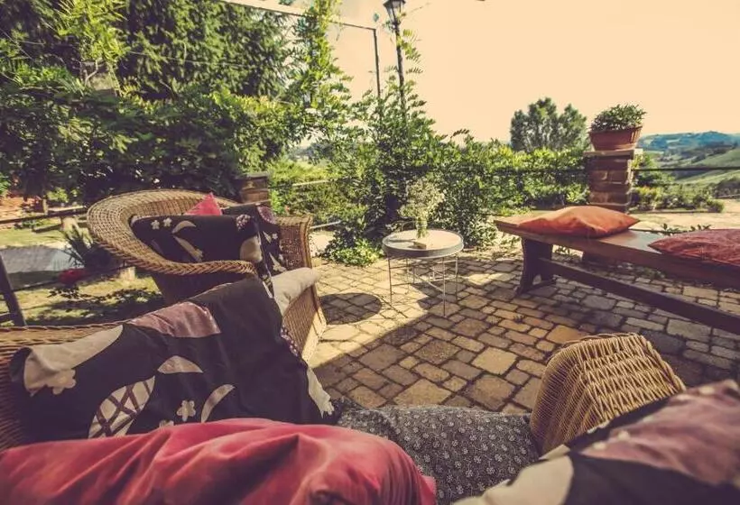 هتل Agriturismo I Surì Asti
