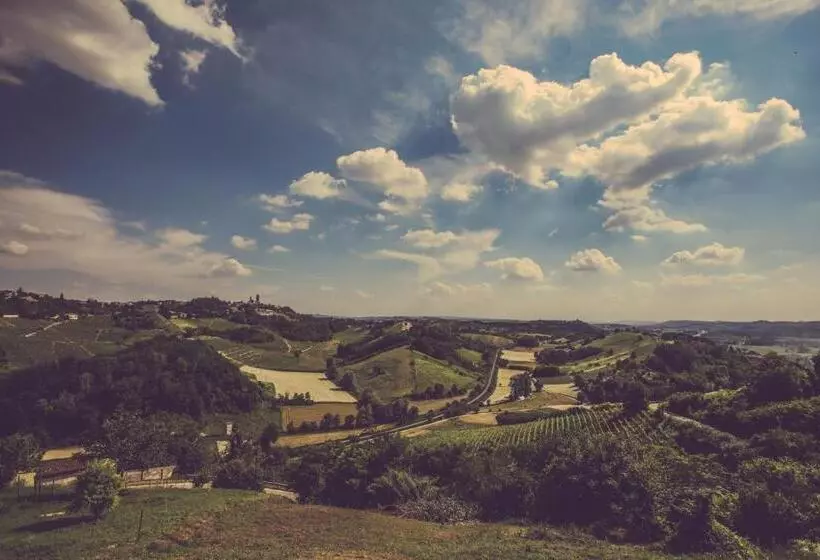 هتل Agriturismo I Surì Asti