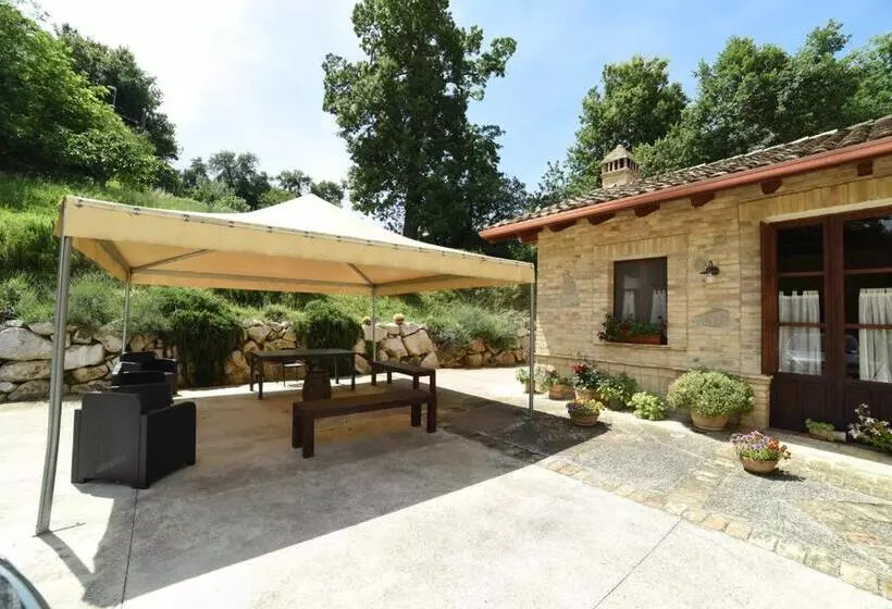 ホテル Agriturismo  La Valle Degli Ulivi