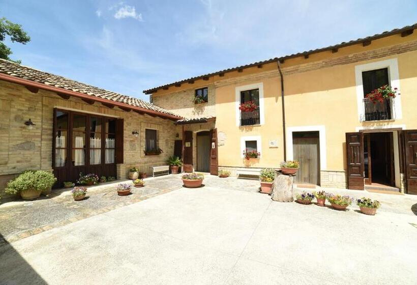 Отель Agriturismo  La Valle Degli Ulivi
