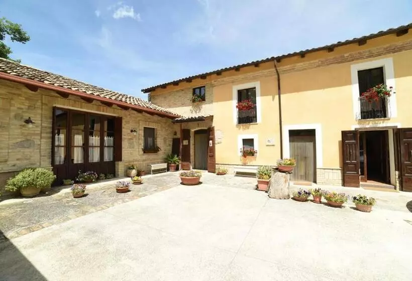ホテル Agriturismo  La Valle Degli Ulivi