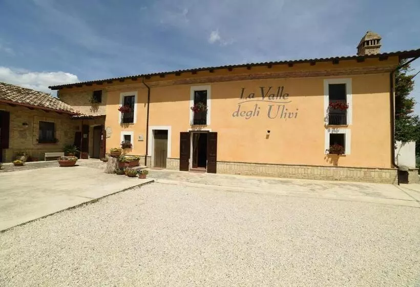 ホテル Agriturismo  La Valle Degli Ulivi