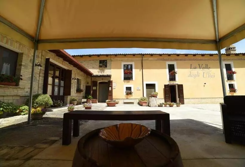 ホテル Agriturismo  La Valle Degli Ulivi