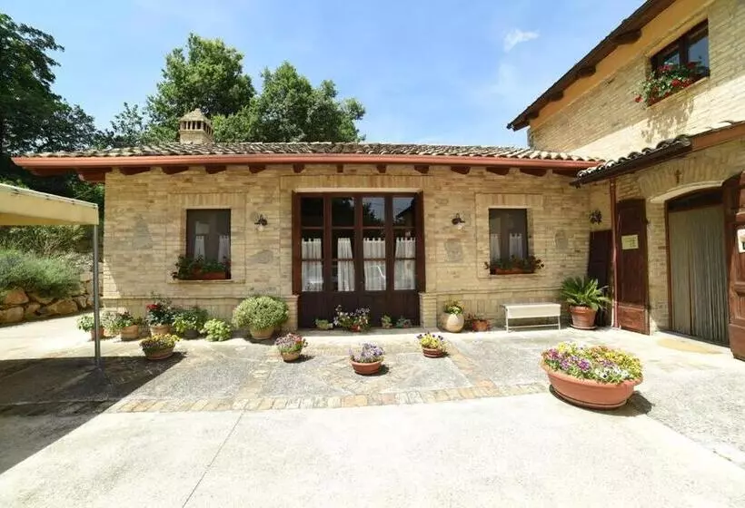 ホテル Agriturismo  La Valle Degli Ulivi