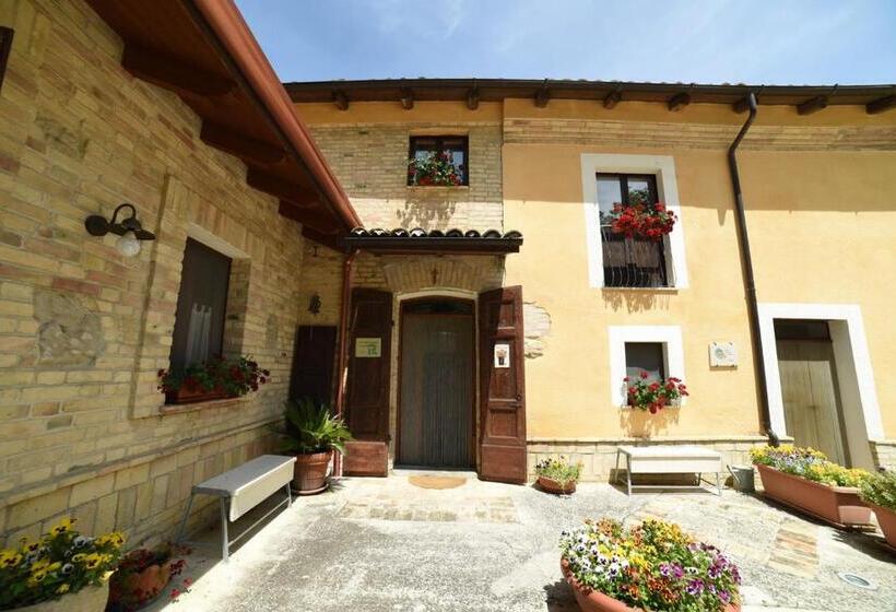 Отель Agriturismo  La Valle Degli Ulivi