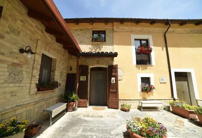 ホテル Agriturismo  La Valle Degli Ulivi