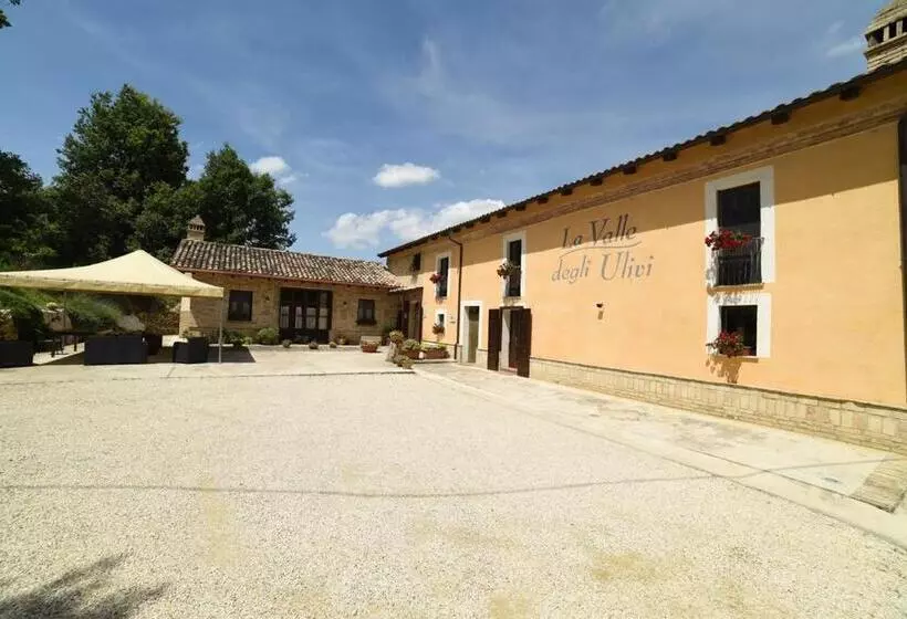 ホテル Agriturismo  La Valle Degli Ulivi