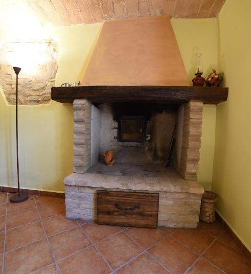 Отель Agriturismo  La Valle Degli Ulivi