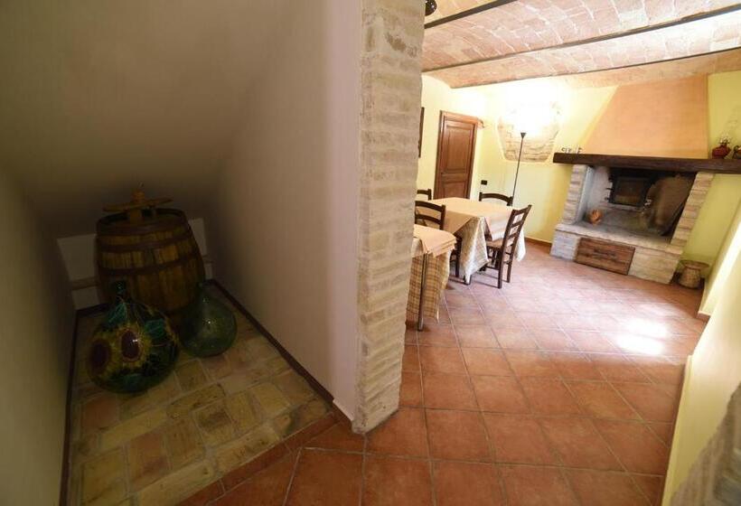 Отель Agriturismo  La Valle Degli Ulivi