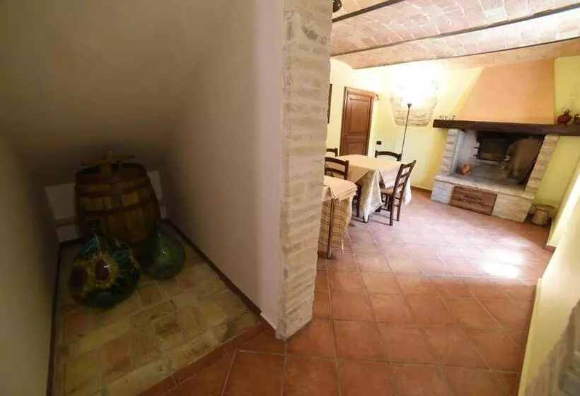 ホテル Agriturismo  La Valle Degli Ulivi