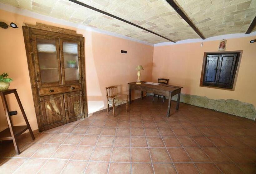 Отель Agriturismo  La Valle Degli Ulivi