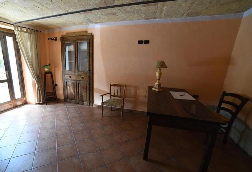 Отель Agriturismo  La Valle Degli Ulivi