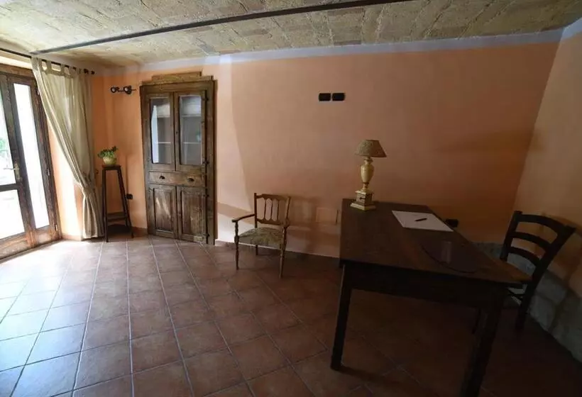 ホテル Agriturismo  La Valle Degli Ulivi