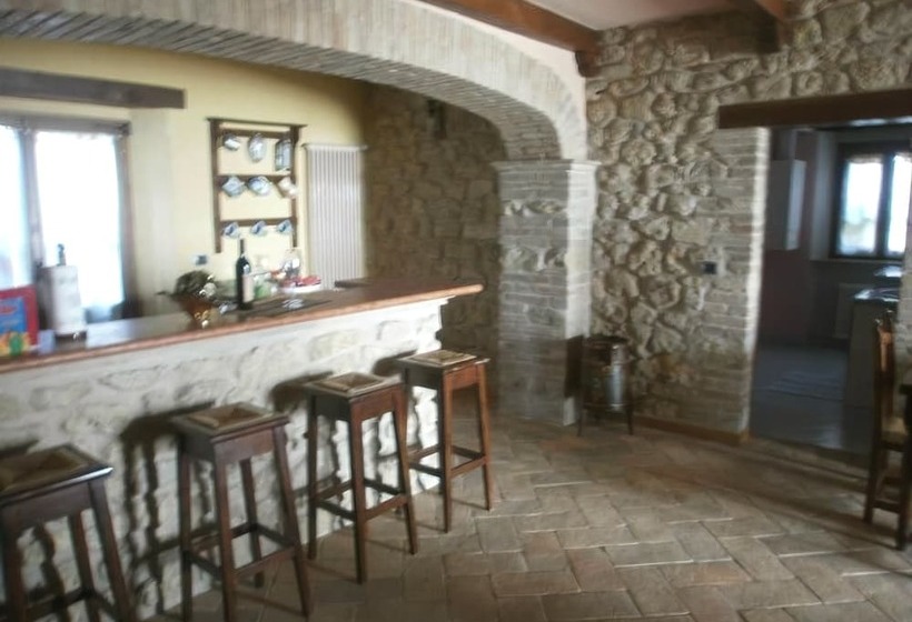 בית מלון כפרי Agriturismo Monte Valbelle