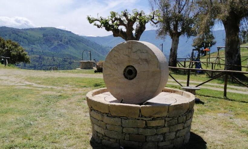 בית מלון כפרי Mama Lina