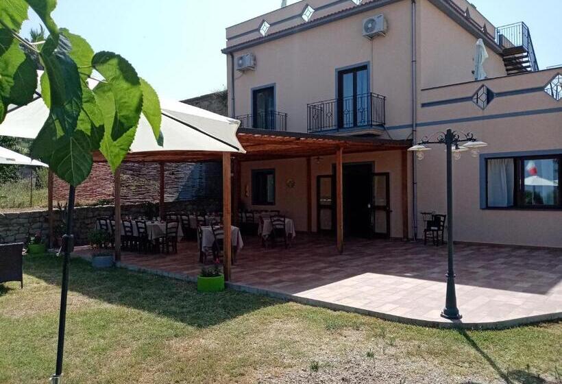 בית מלון כפרי Mama Lina