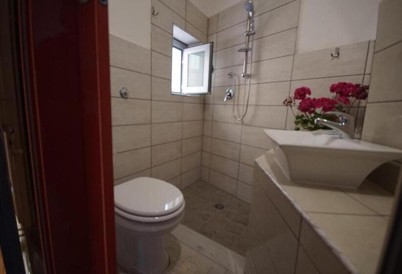 تختخواب و صبحانه Alfa Quadro