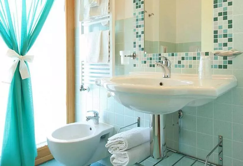 هتل Agriturismo B&b Il Girasole
