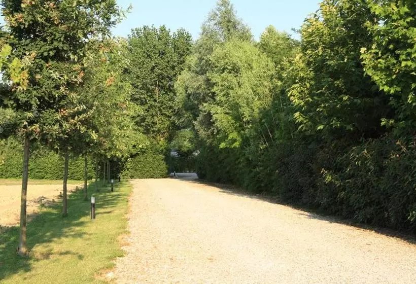 هتل Agriturismo B&b Il Girasole