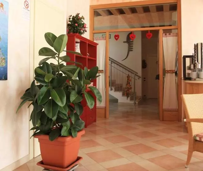 هتل Agriturismo B&b Il Girasole
