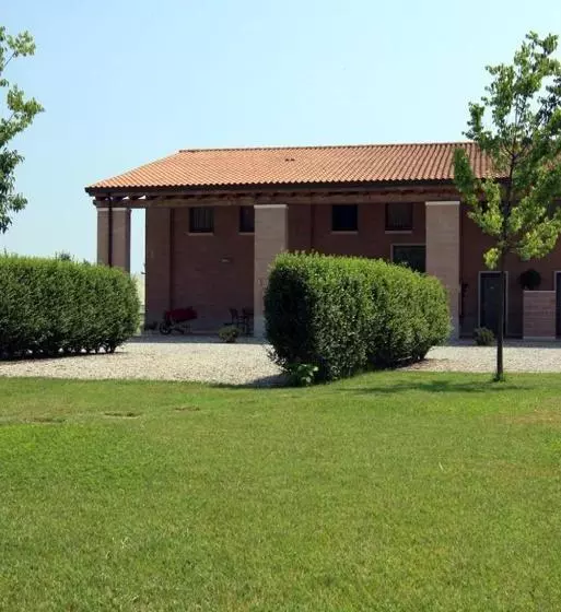 هتل Agriturismo B&b Il Girasole