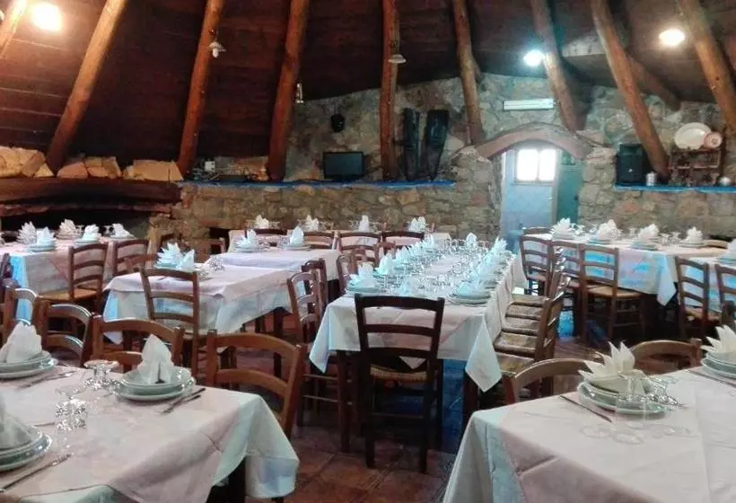 هتل Agriturismo Su Pinnettu