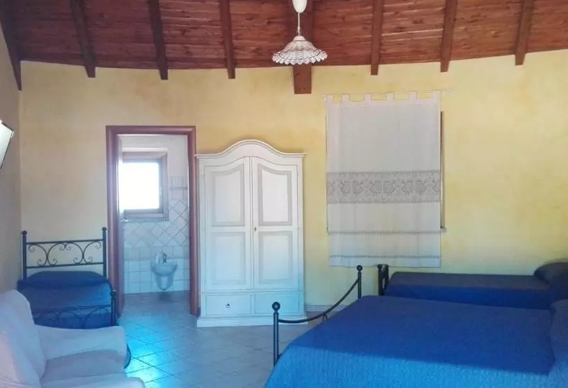 هتل Agriturismo Su Pinnettu