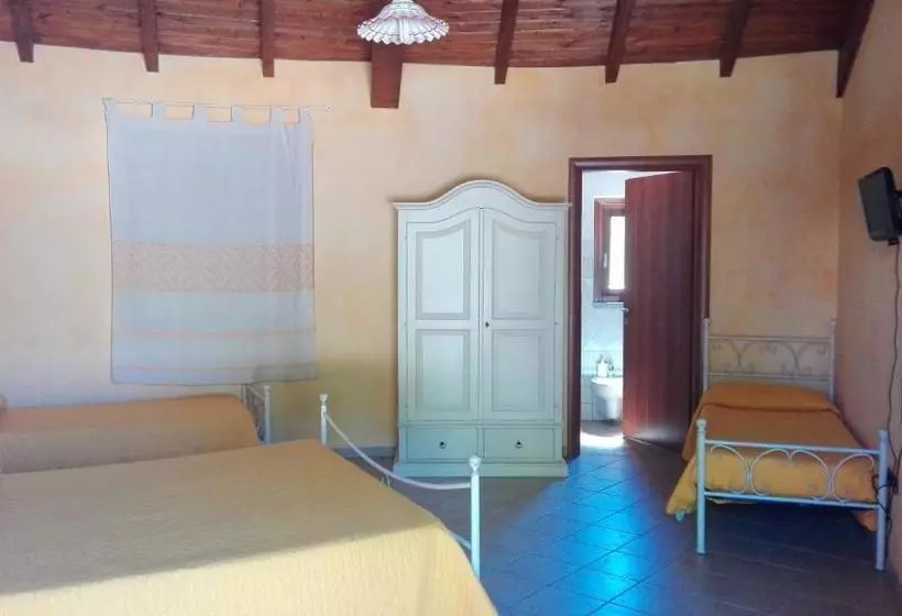 هتل Agriturismo Su Pinnettu